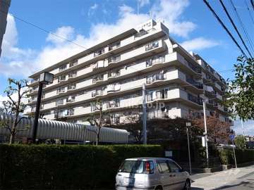 パレス新伊丹1番館の外観（南東側から）