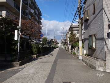 周辺には住宅の他、一部工場もあります。