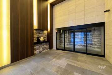 エントランスはオートロック付きです。