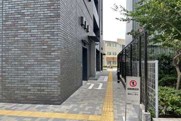 敷地内北側の通路