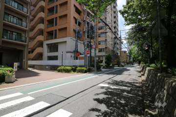 敷地北側の前面道路