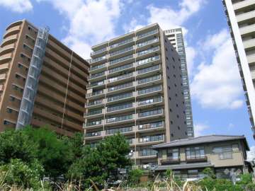 藤和宝塚ホームズ弐番館の外観（南東側から）