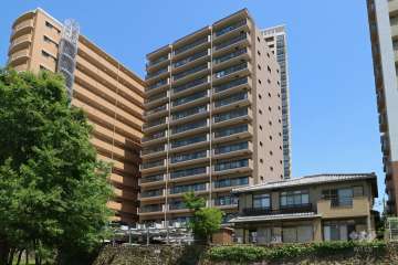 藤和宝塚ホームズ弐番館の外観（南東側から）