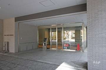 エントランスはオートロック付きです。