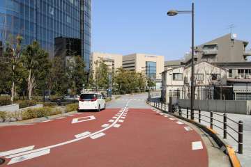 敷地南東側の前面道路