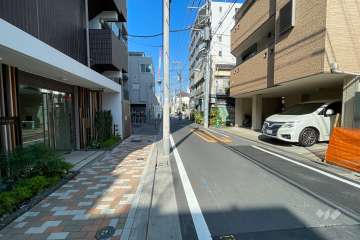 敷地北側の前面道路