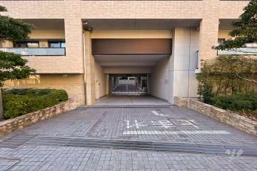 駐車場の出入り口（リングシャッター付き）