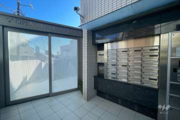 A棟B棟共通エントランス（宅配ボックス・共用ポスト）