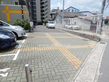 駐車場出入り口