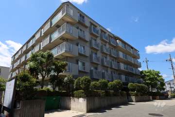 カルム伊丹緑ヶ丘の外観（南東側から）