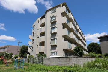 カルム伊丹緑ヶ丘の外観（南西側から）