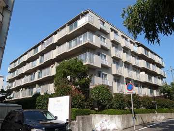 カルム伊丹緑ヶ丘の外観（南東側から）