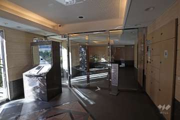 エントランスはオートロック付きです。