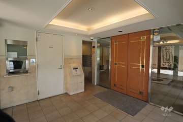 エントランスはオートロック付きです。