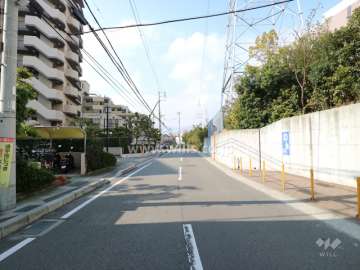 敷地北側の前面道路
