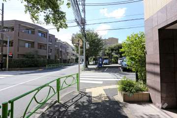 敷地南西側の前面道路