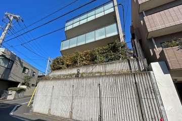ザ諏訪山レジデンスの外観（南東側から）