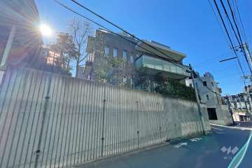 ザ諏訪山レジデンスの外観（北東側から）