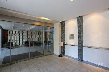 エントランスはオートロック付きです。