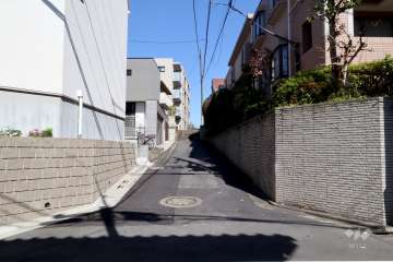 敷地北側の前面道路