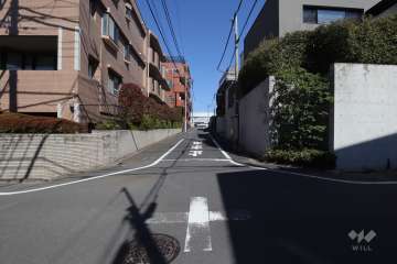 敷地南側の前面道路