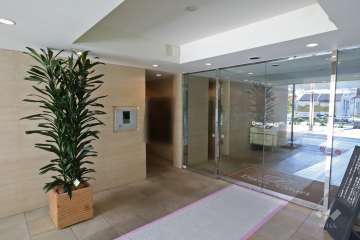 エントランスはオートロック付きです。