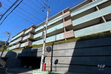 パークハウス諏訪山プレゼンスの外観（南東側から）
