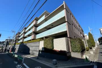 パークハウス諏訪山プレゼンスの外観（東側から）