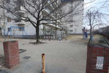 敷地南側に隣接する公園