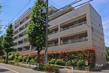 フジトピア目黒祐天寺の外観(東側から)