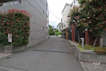 駐車場の出入り口