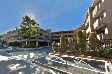 ライオンズマンション祐天寺の外観（北側から）