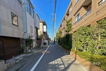 ライオンズマンション祐天寺の外観（東側から）