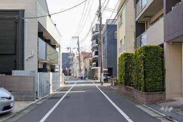 敷地東側の前面道路