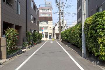 敷地北側の前面道路