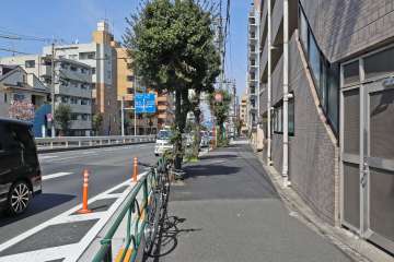 敷地西側前面道路(南側から)