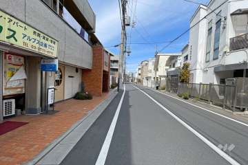敷地東側の前面道路
