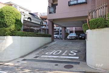駐車場の出入り口