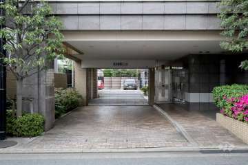 駐車場の出入り口（リングシャッター付き）