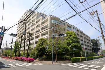 ザ目黒四季レジデンスの外観(東側から)