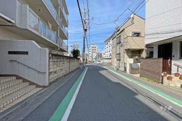 敷地東側の前面道路