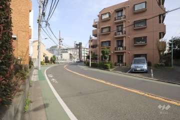 敷地北東側の前面道路