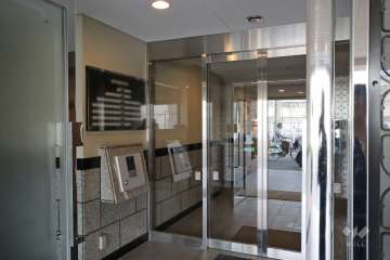 エントランスはオートロック付きです。