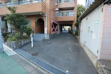 駐車場の出入り口