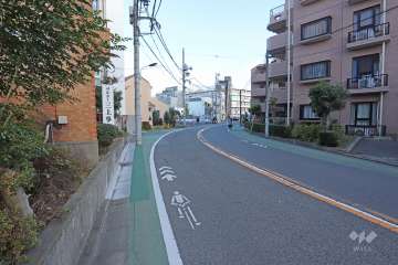 敷地南東側の前面道路