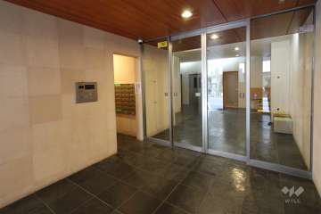 エントランスはオートロック付きです。