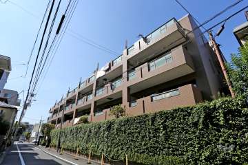 クレストコート碑文谷の外観（南東側から）
