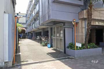 敷地内駐車場（屋内平面式）の出入り口
