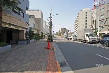 敷地北側の前面道路(東側から)