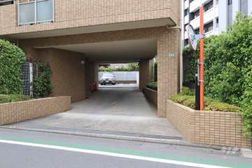 駐車場の出入り口